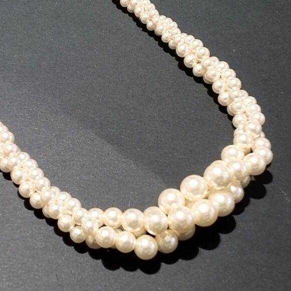 Vintage Napier Twisted Graduated White Faux Pearl Necklace - Picture 2 of 7